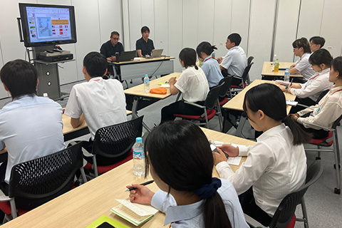 「アジアに精通（READ）し、アジアを牽引（LEAD）する」日中の大学生が来社