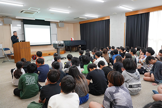 豊田アナウンサー  尼崎市立難波の梅小学校