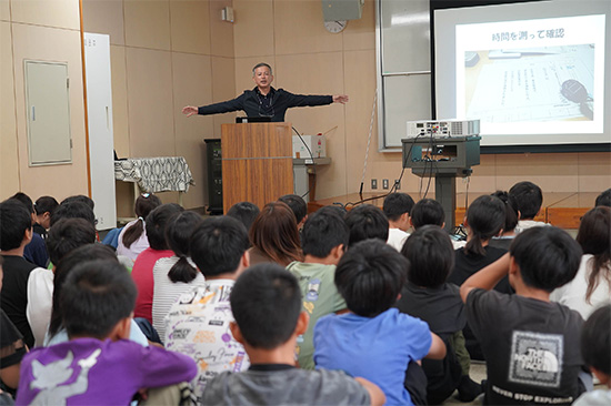 豊田アナウンサー  尼崎市立難波の梅小学校