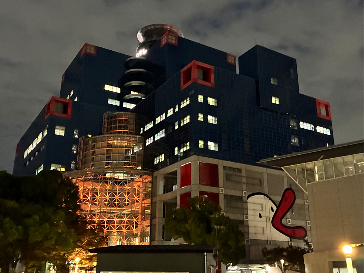 子どもの虐待がない社会の実現にむけて ・社屋をオレンジライトアップ