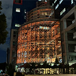 子どもの虐待がない社会の実現にむけて・社屋をオレンジライトアップ