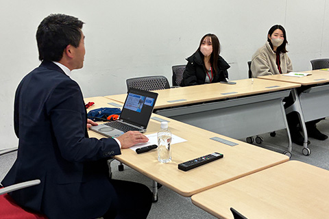 立命館大学産業社会学部の学生が来社・SNSが変えた選挙報道について議論