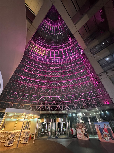 “いじめ反対”の意思を示す「ピンクシャツデー」社内イベントや社屋ライトアップを実施！