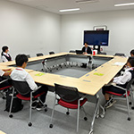 「テレビが番組を制作する理由って？」中学生と編成部長が議論
