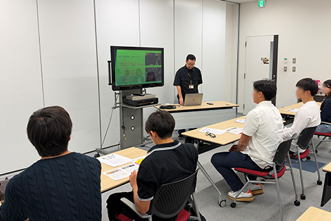 メディア・コミュニケーションを学ぶみなさんが来社