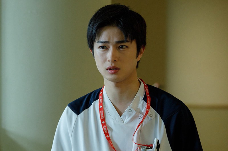 顔のない患者-救うか、裁くか-