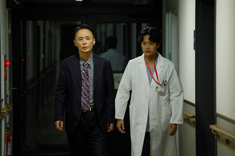 顔のない患者-救うか、裁くか-