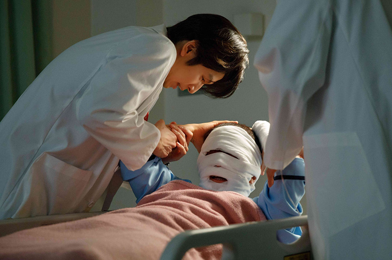 顔のない患者-救うか、裁くか-