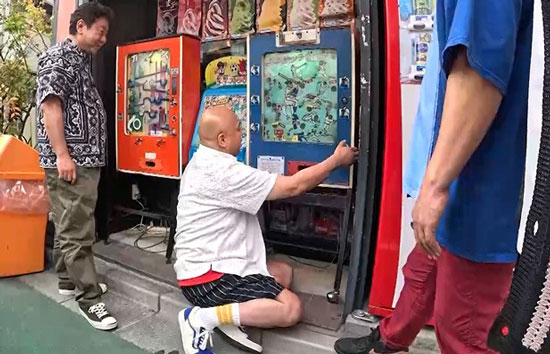 錦鯉（長谷川雅紀、渡辺隆）