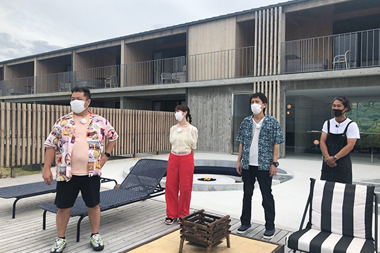 ブラックマヨネーズ(小杉竜一・吉田敬)、峯岸みなみ
