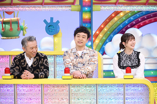 足立梨花、モンスターエンジン