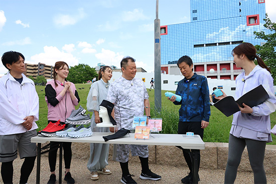 鈴木紗理奈、吉田朱里、ヤナギブソン、ブラックマヨネーズ（小杉竜一、吉田敬）、橋本和花子アナウンサー