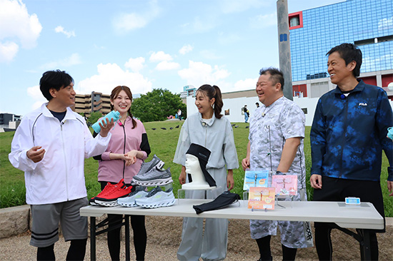 鈴木紗理奈、吉田朱里、ヤナギブソン、ブラックマヨネーズ（小杉竜一、吉田敬）