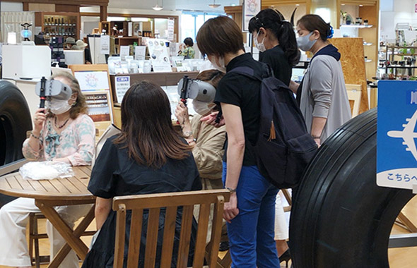 百貨店（川西阪急）での体験イベントの様子