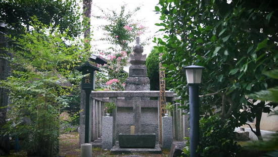 恋塚寺