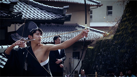 安寧を願う弓引き