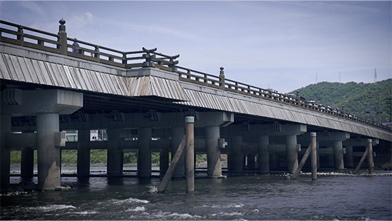 十三重石塔