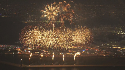  『35台のカメラで撮影「万博特別花火」』