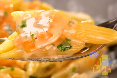 チーズたっぷり柿パスタ